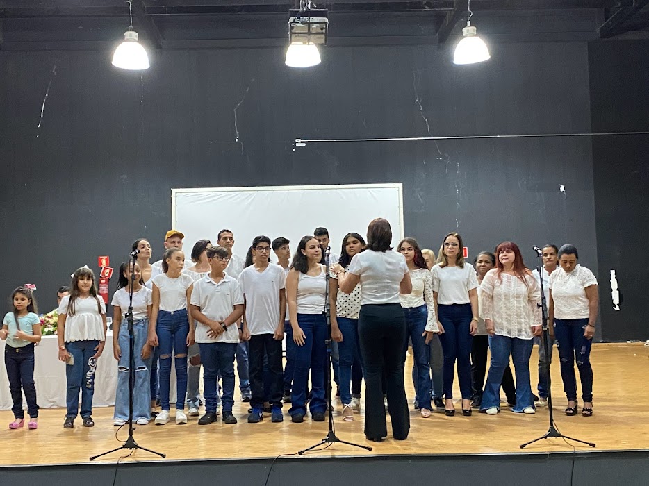 Coral Escola de Música Ermelindo Ferreira Oliveira de Araporã (MG) 