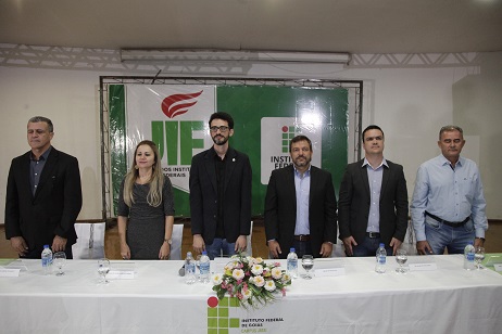 Autoridades locais e gestores do IFG compuseram a mesa diretiva na abertura do JIF Goiás, em Jataí