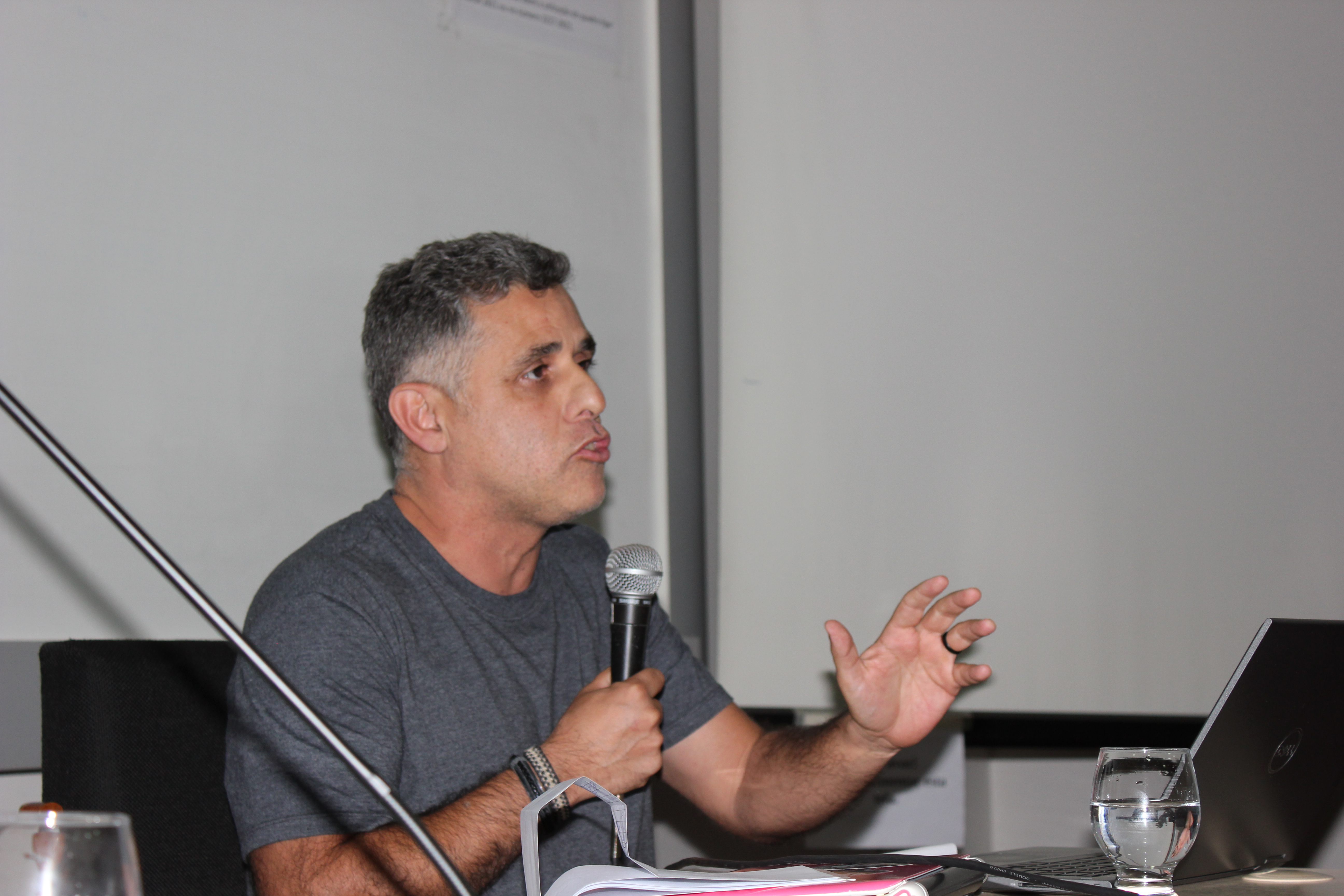 Professor Roberto Martins de Souza, do IFPR, relatou avanços alcançados na EJA com o curso de Defensores e Defensoras Populares