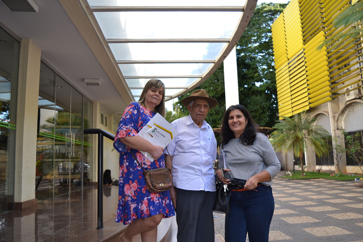 Waldemar retornou à antiga Escola Técnica de Goiânia para prestigiar a programação do Goiânia Art Déco Festival com as filhas Maria Alice e Lúcia