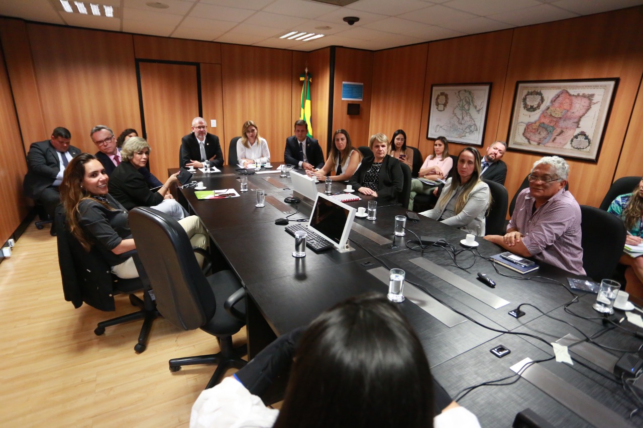 Além do ministro da Educação e da reitora do IFG, equipes das duas instituições participaram da reunião, incluindo o secretário da Setec, Tomás Dias Sant´Ana