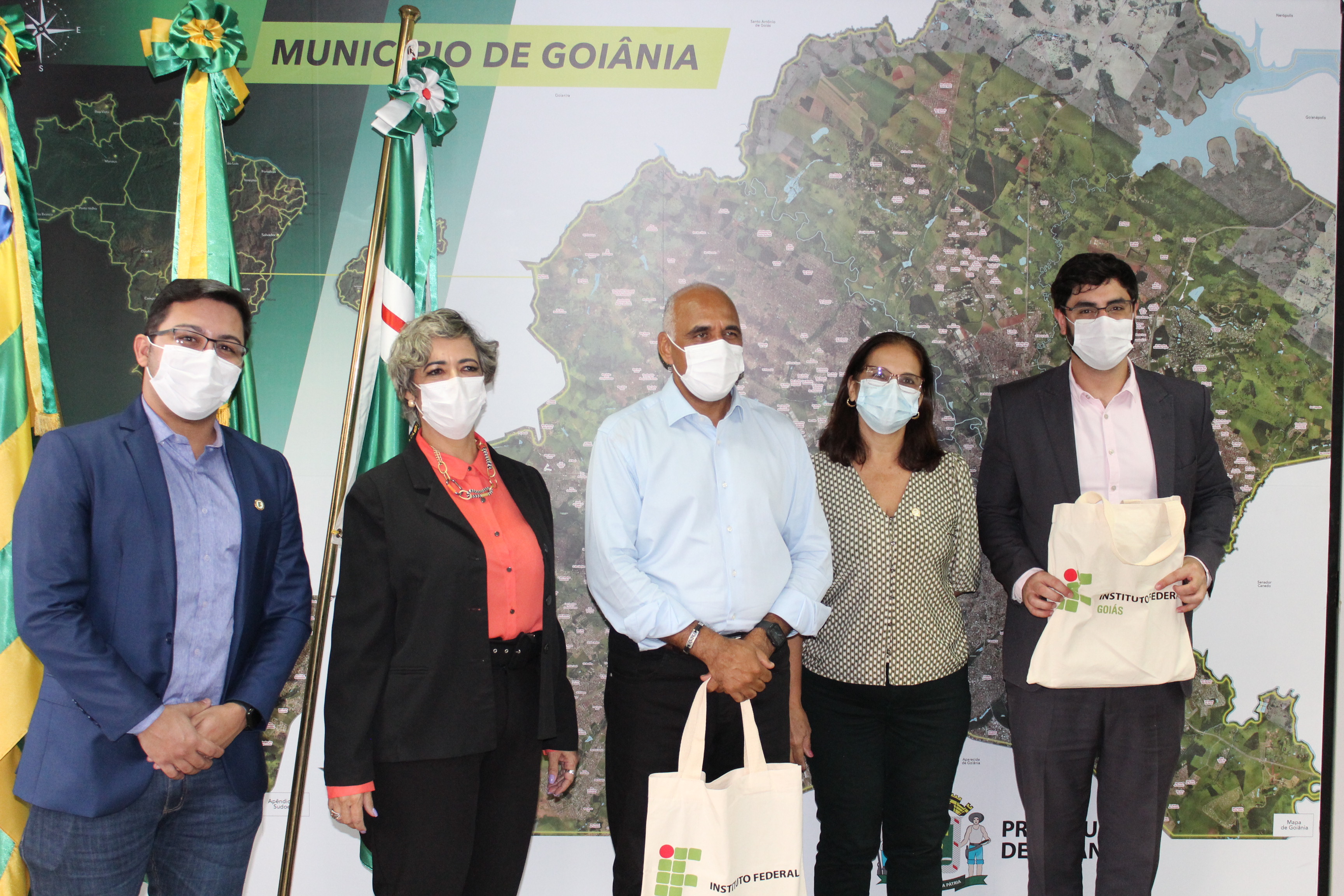 Equipe do IFG foi recebida pelo prefeito Rogério Cruz e pelo secretário de Governo, Michel Magul