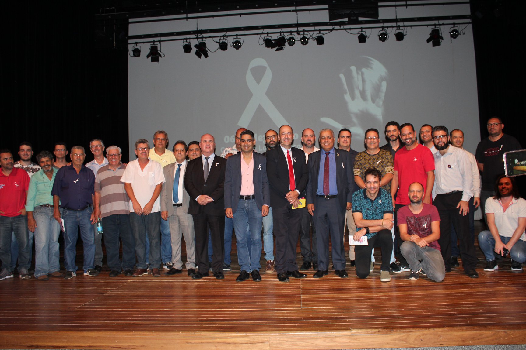 Foto coletiva dos participantes do encontro