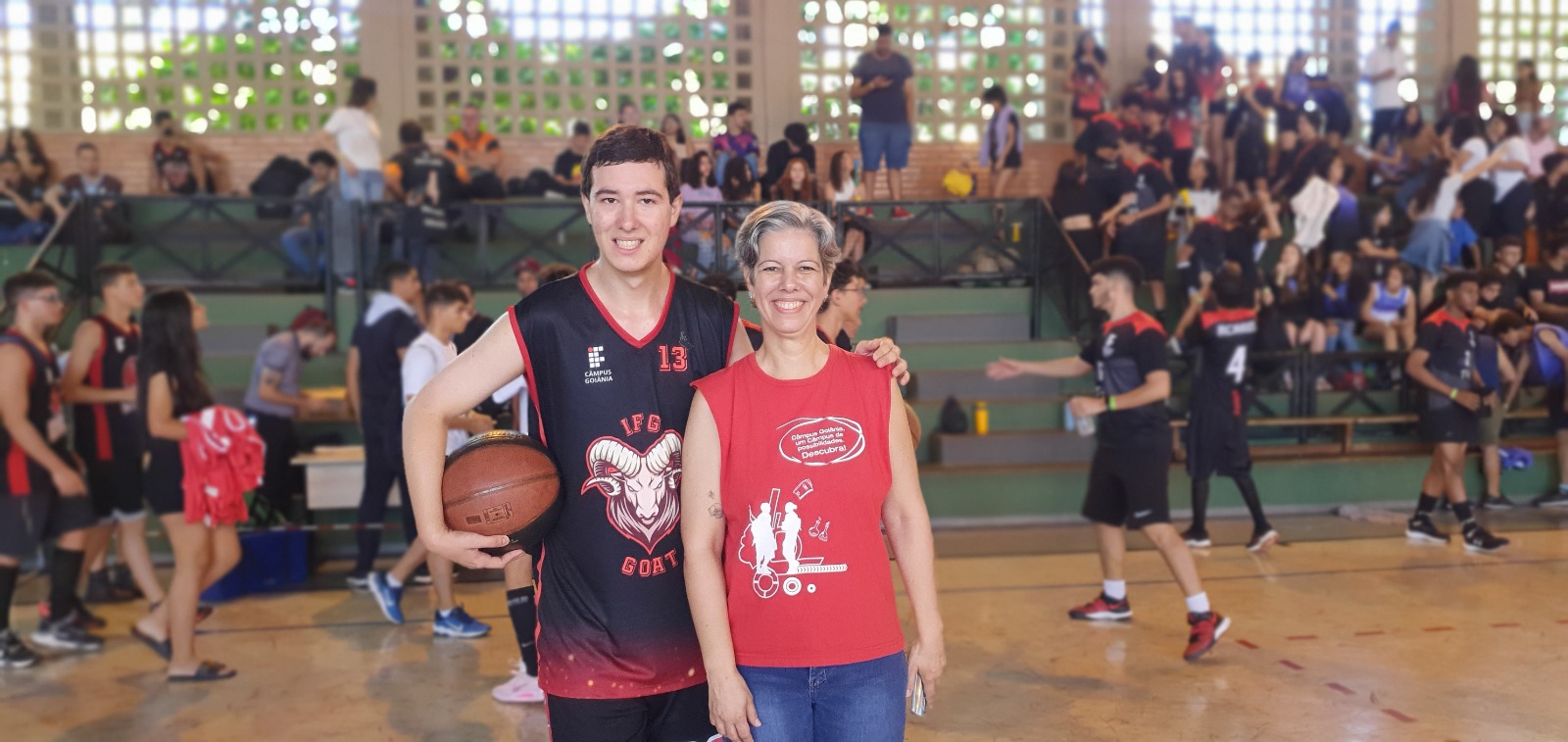 Bernardo e sua mãe, Débora, grande incentivadora de sua participação no esporte