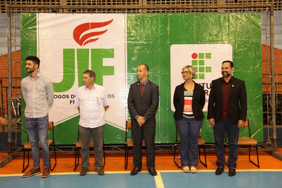 Da esquerda para direita: pró-reitor Daniel Barbosa; prefeito João Antônio Ferreira; pró-reitor Amaury França Araújo; pró-reitora Oneida Irigon; e diretor Luciano dos Santos Da esquerda para direita: pró-reitor Daniel Barbosa; prefeito João Antônio Ferreira; pró-reitor Amaury França Araújo; pró-reitora Oneida Irigon; e diretor Luciano dos Santos.