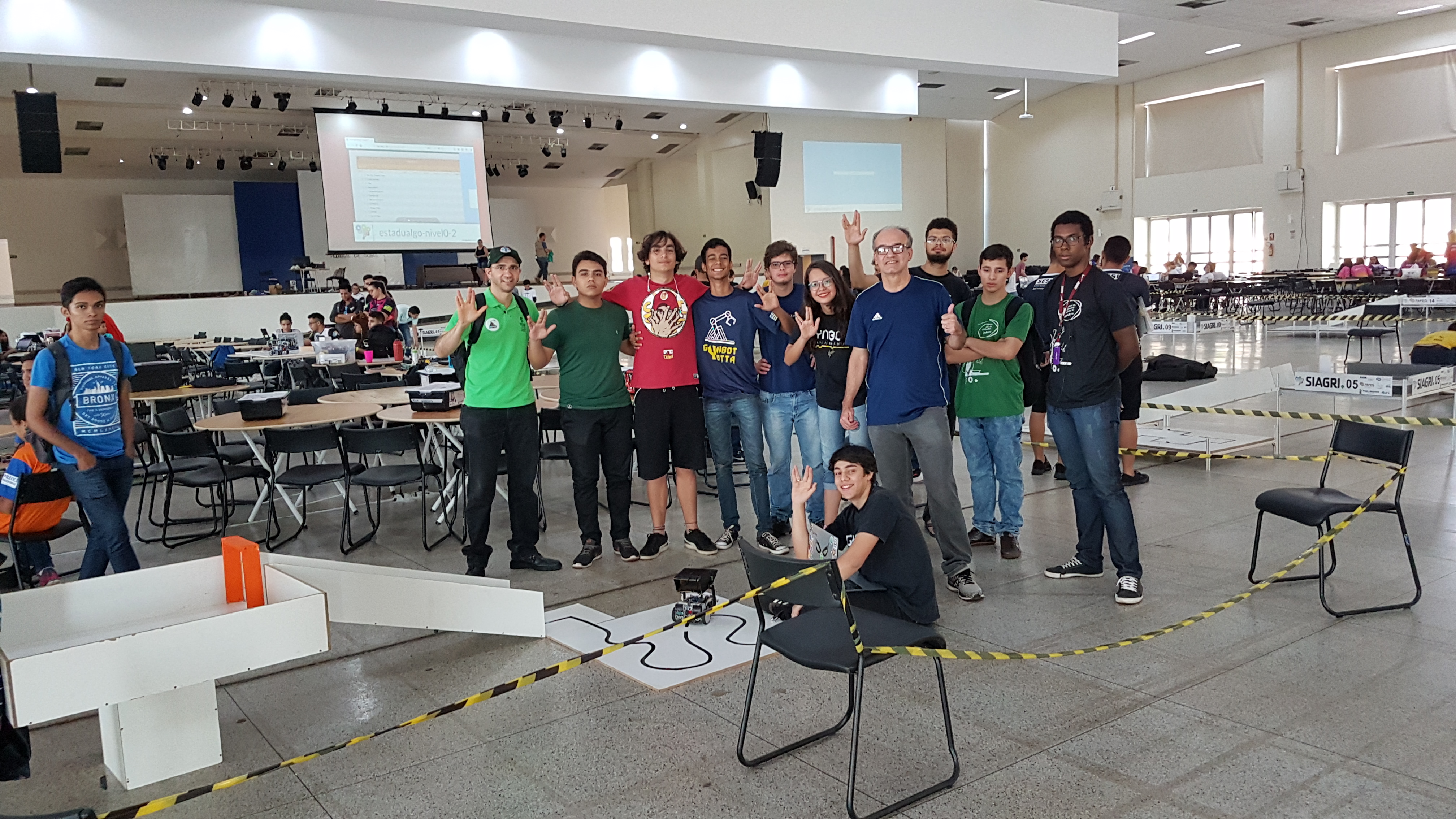 Equipes do IFG - Câmpus Goiânia durante a modalidade prática, etapa estadual, da OBR realizada nos dias 20 e 21 na UFG Equipes do IFG - Câmpus Goiânia durante a modalidade prática, etapa estadual, da OBR realizada nos dias 20 e 21 na UFG