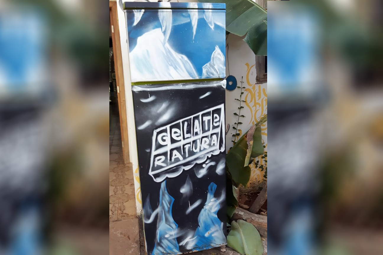 A geladeira-biblioteca