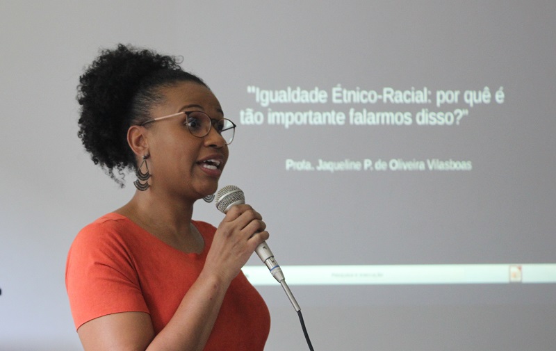 A professora Jaqueline Vilasboas, que integra a CPPIR, ressaltou a importância de os estudantes terem representantes na Comissão