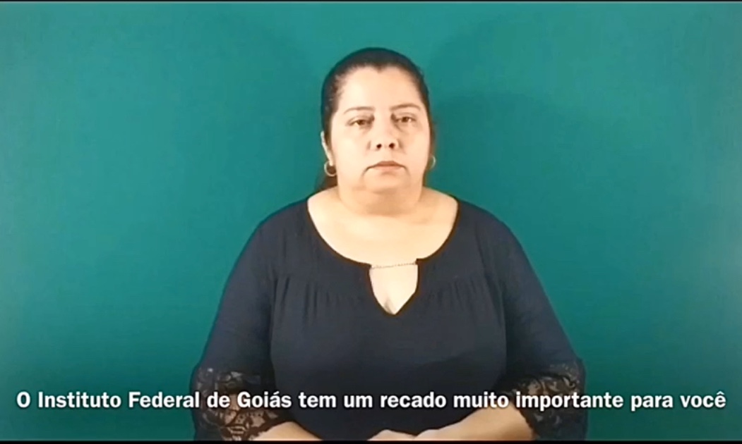 Professora Waléria Vaz, do Câmpus Aparecida de Goiânia, gravou seis vídeos a partir de textos e áudios da Diretoria de Comunicação Social