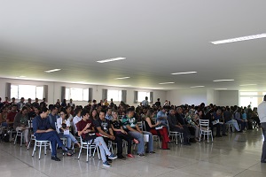Estudantes e servidores participaram da abertura dos dois eventos