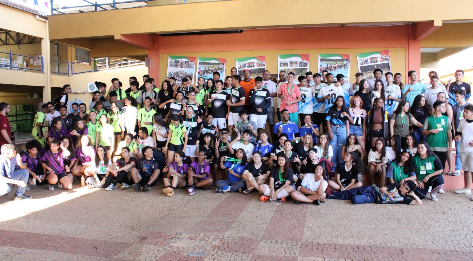 Atletas no encerramento do JIF Goiás 2023