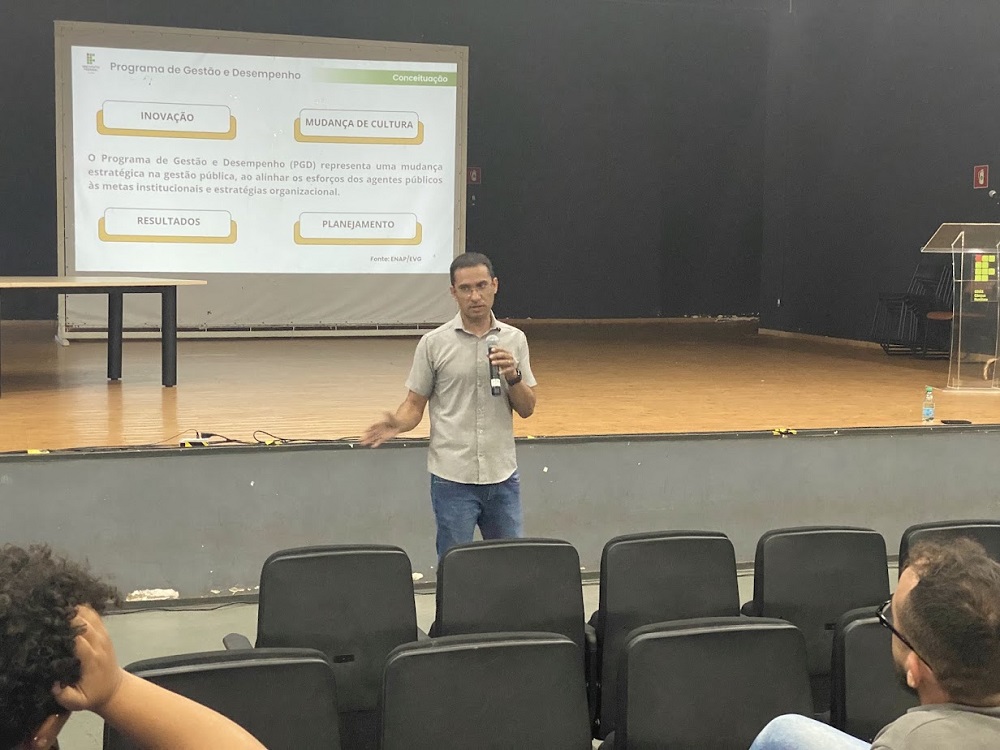 André Luiz é um dos integrantes da equipe de servidores da Reitoria do IFG que está presente nos ciclos de formações