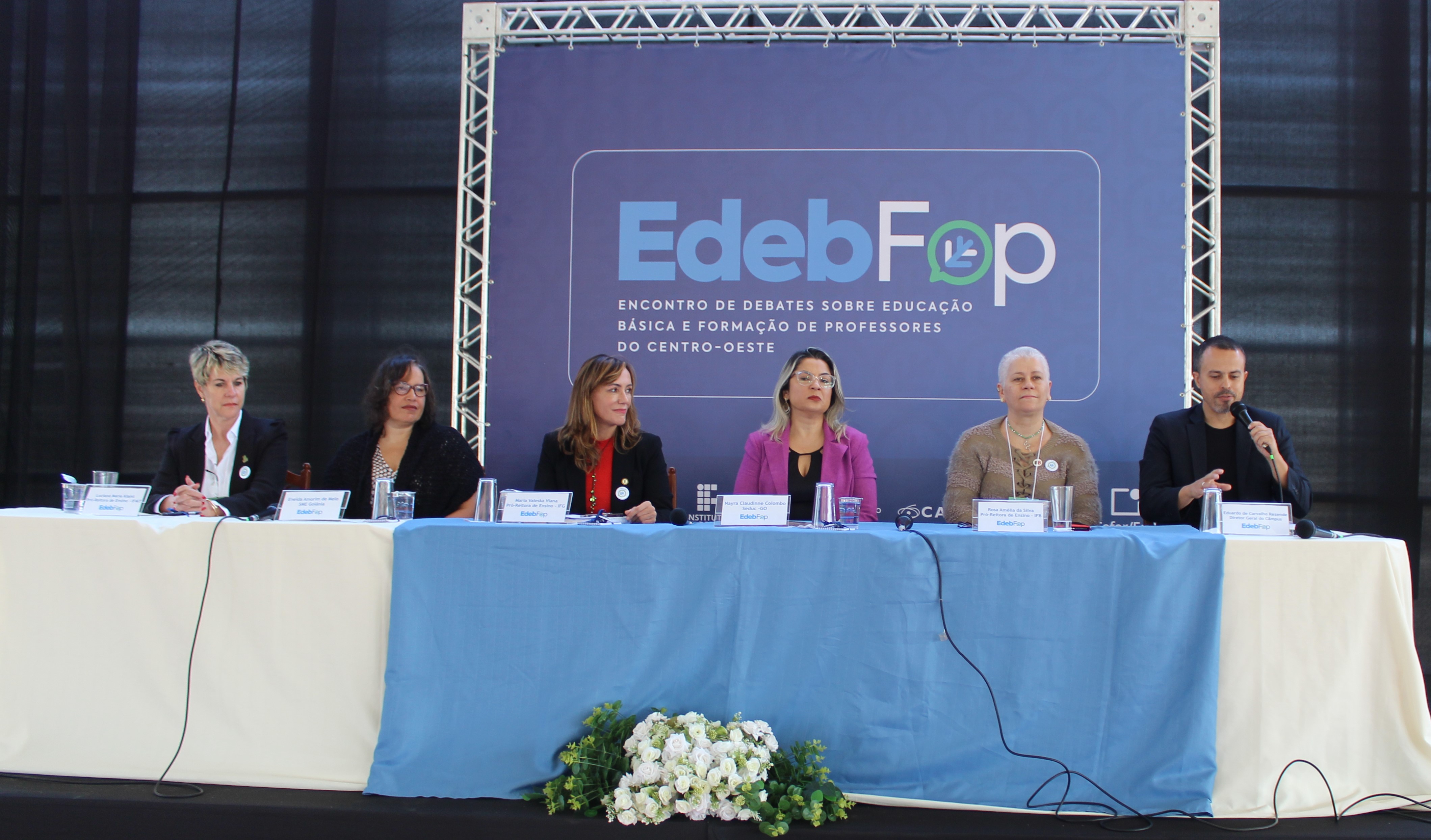 Participantes da solenidade de abertura do EdebFop fizeram a defesa da formação de professores