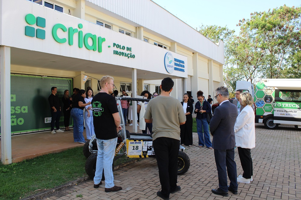Pesquisadores apresentam projetos para comitiva da Fapeg