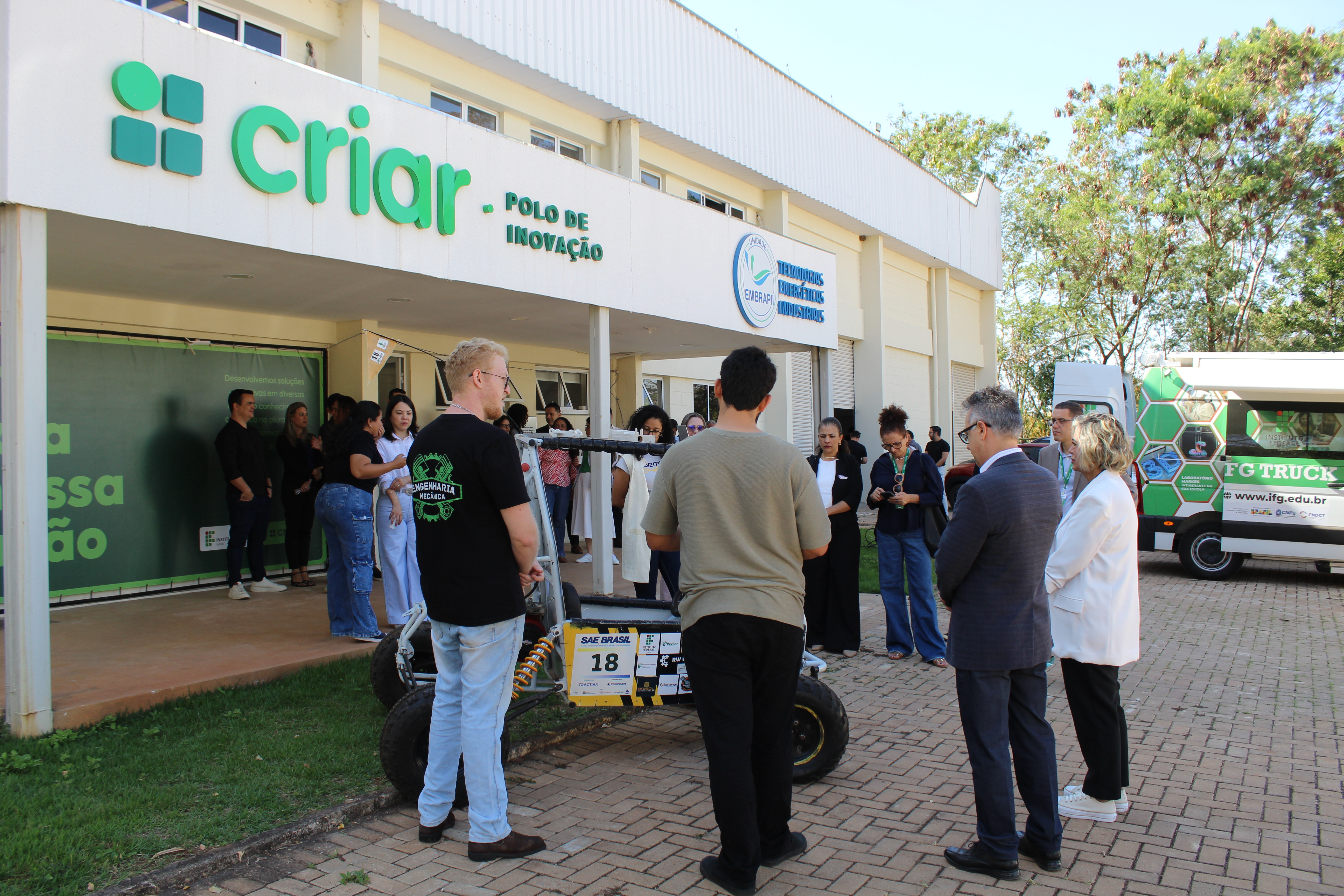  Pesquisadores apresentam projetos para comitiva da Fapeg