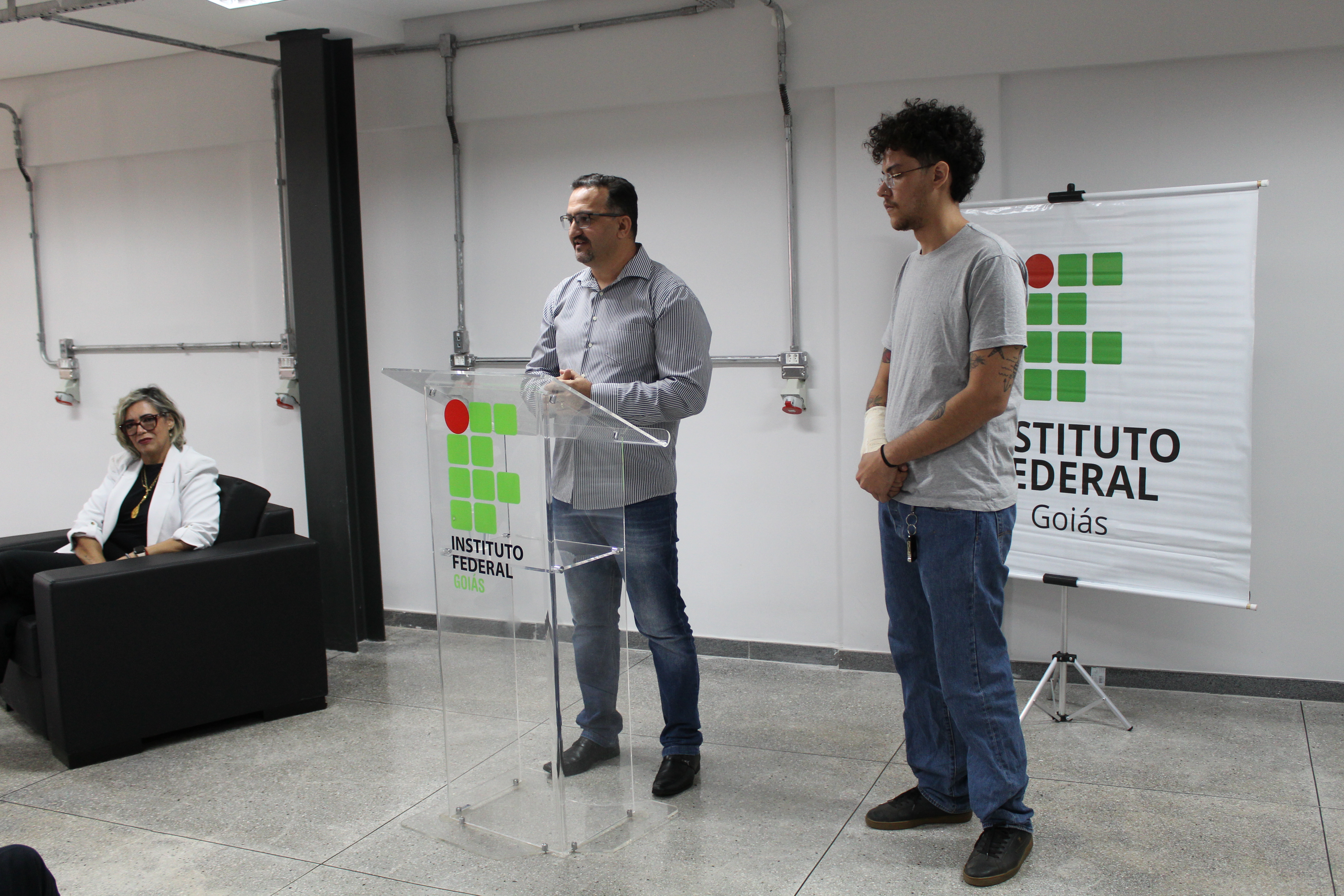 Da esquerda para a direita, Oneida Irigon, Gean Godoi  e Ruan Rherison 