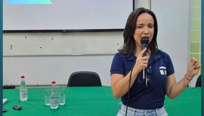 Head de Pessoas e Cultura do grupo Trigobel-Emegê, Loyani de Brito, falou a estudantes dos cursos técnicos em Alimentos (tempo integral e EJA) e do curso Partiu IF