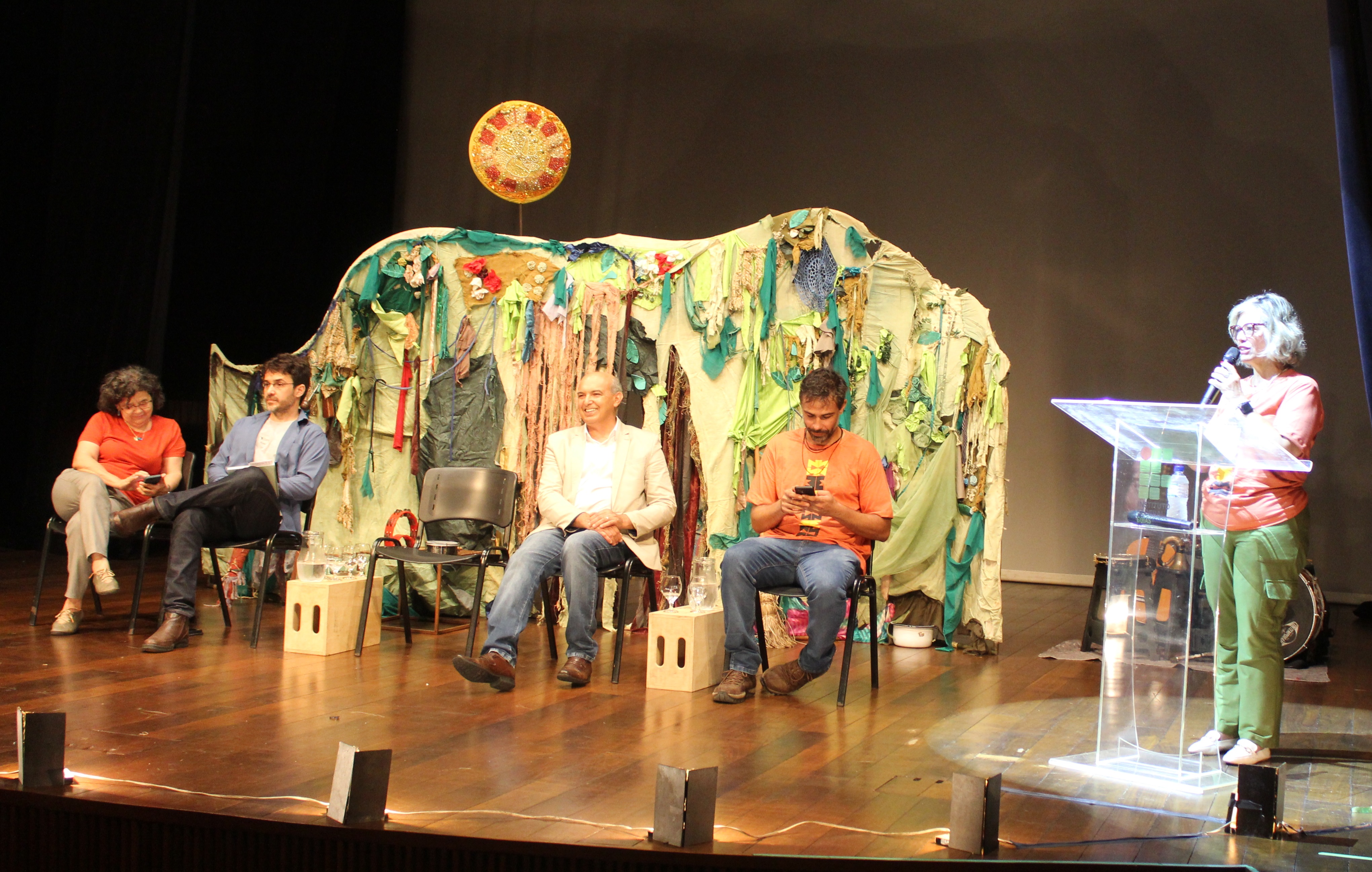 A reitora do IFG reafirmou seu compromisso com os eventos institucionais, entre eles o Festival de Artes