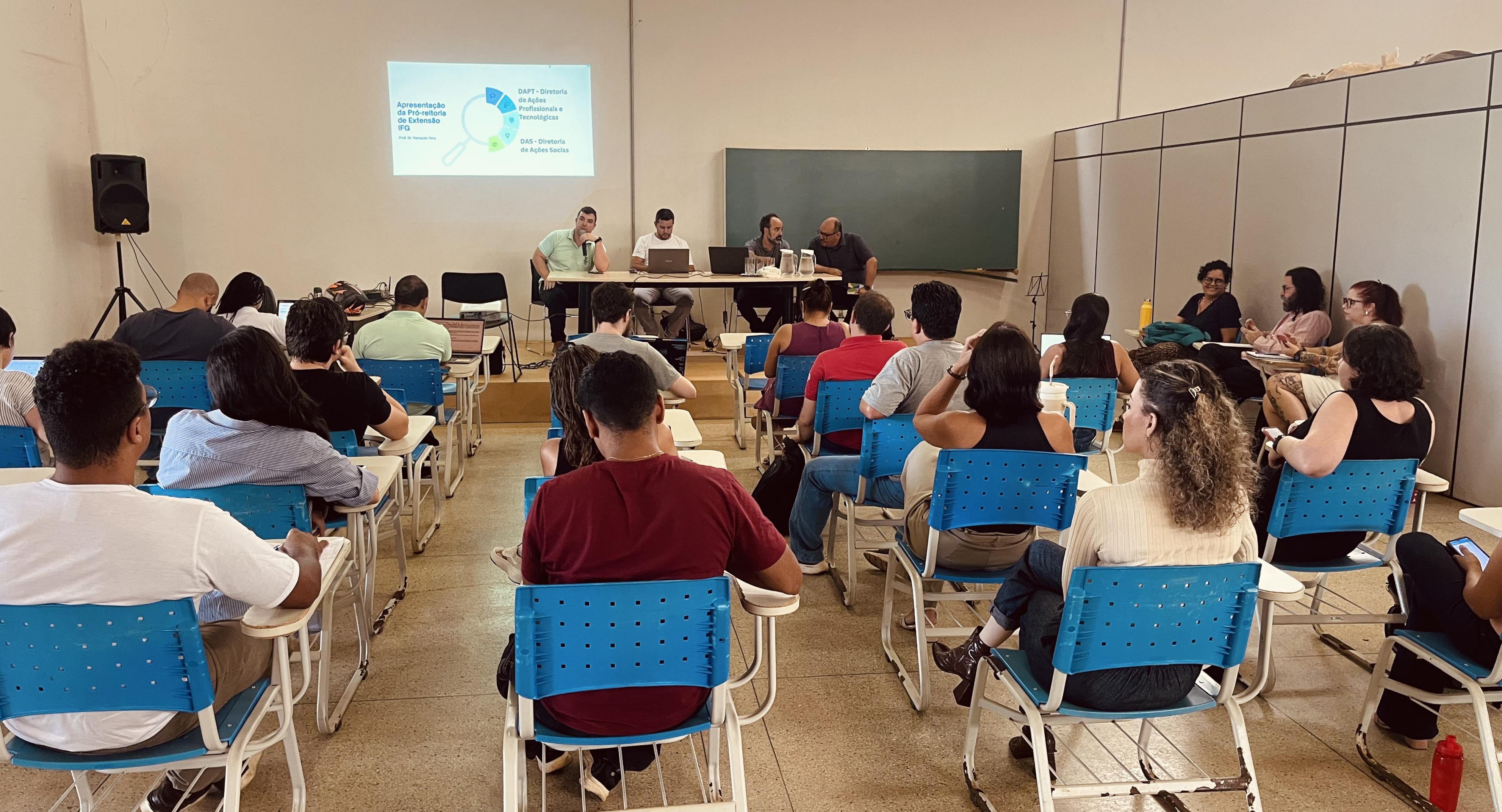 Reunião aborda editais, curricularização e eventos