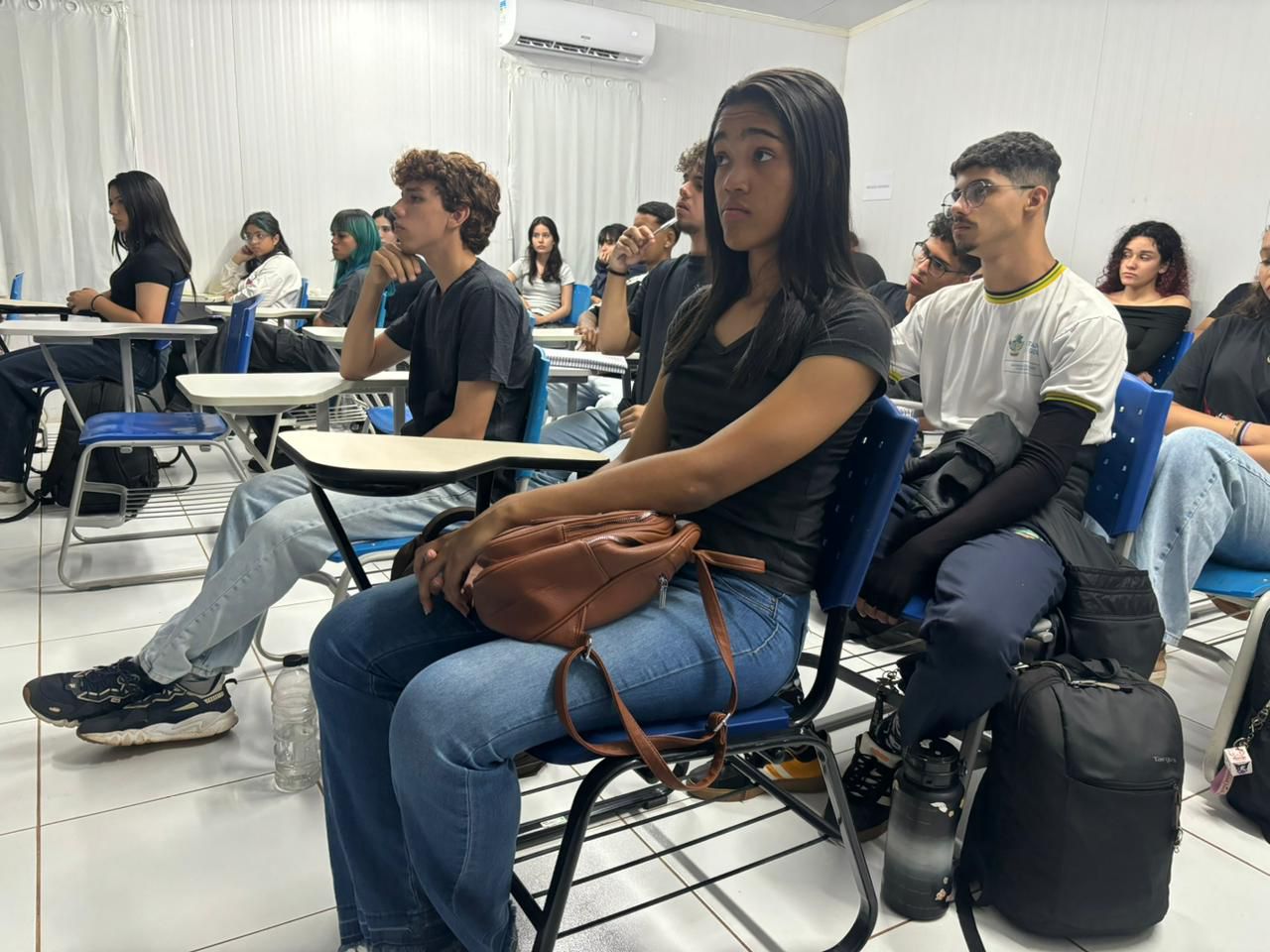 Estudantes do Cursinho Popular Horizontes IFG na primeira atividade, realizada nesta segunda-feira, dia 24 de maio