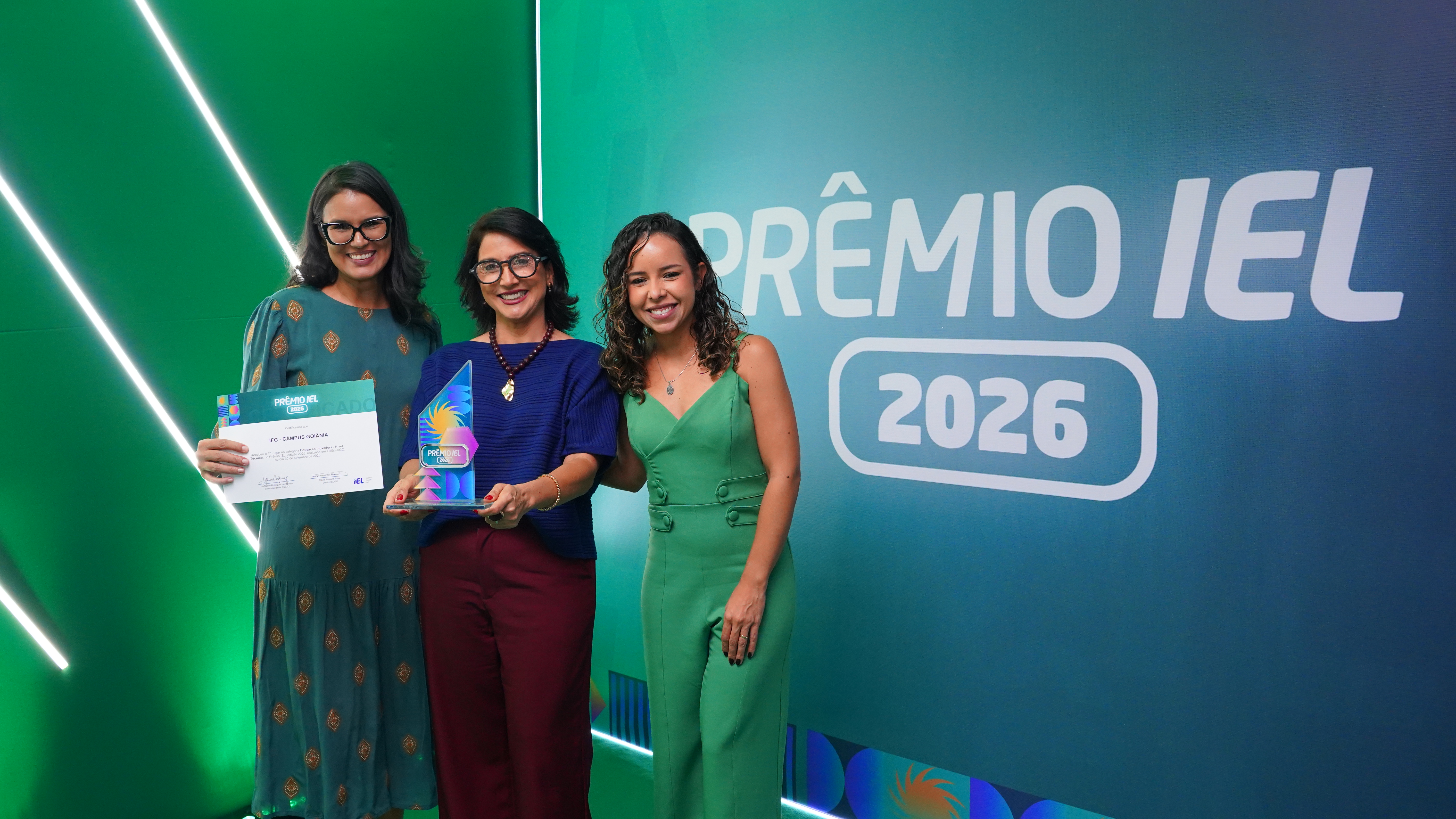 Servidoras do Câmpus Goiânia recebem o Prêmio IEL de Estágio: Kênia Silva, Andréia Rezende e Tatiane de Sá.