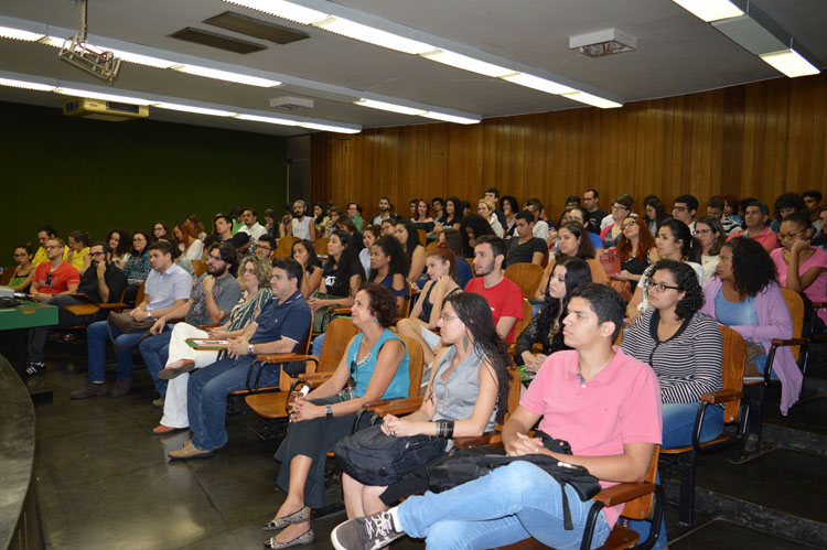 Alunos e pesquisadores da área de História do IFG e UFG lotaram o auditório Demartin Bizerra, durante abertura da VII Semana da Licenciatura em História do Câmpus Goiânia