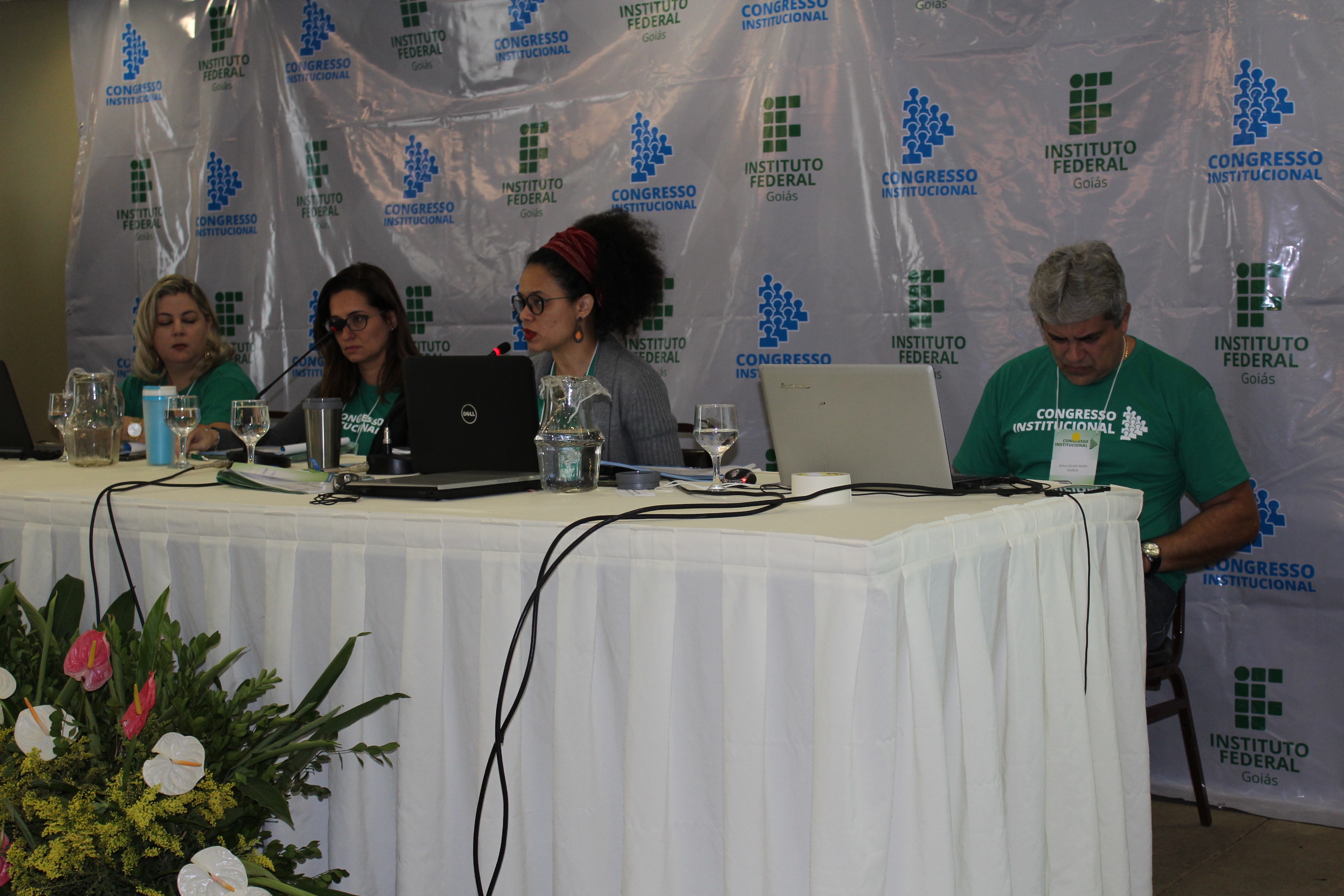 Mesa do Congresso Institucional no terceiro dia