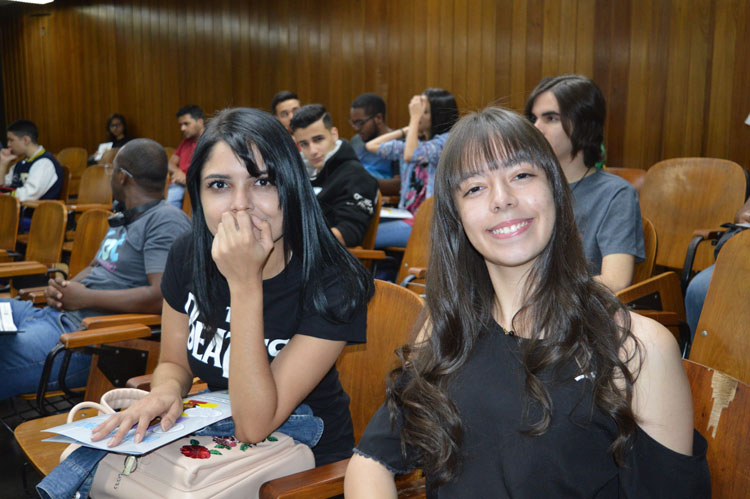 Letícia e Andressa têm afinidade com as áreas de tecnologia e indústria e optaram por fazer Engenharia de Controle e Automação no Câmpus Goiânia Letícia e Andressa têm afinidade com as áreas de tecnologia e indústria e optaram por fazer Engenharia de Controle e Automação no Câmpus Goiânia