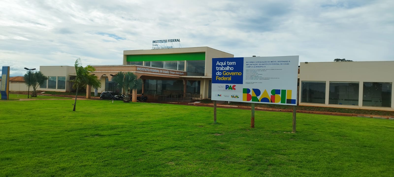 Fachada do Câmpus Quirinópolis, que ocupa do prédio que era do Credeq. A previsão é que as obras de adaptação e reforma sejam concluídas no final do primeiro semestre