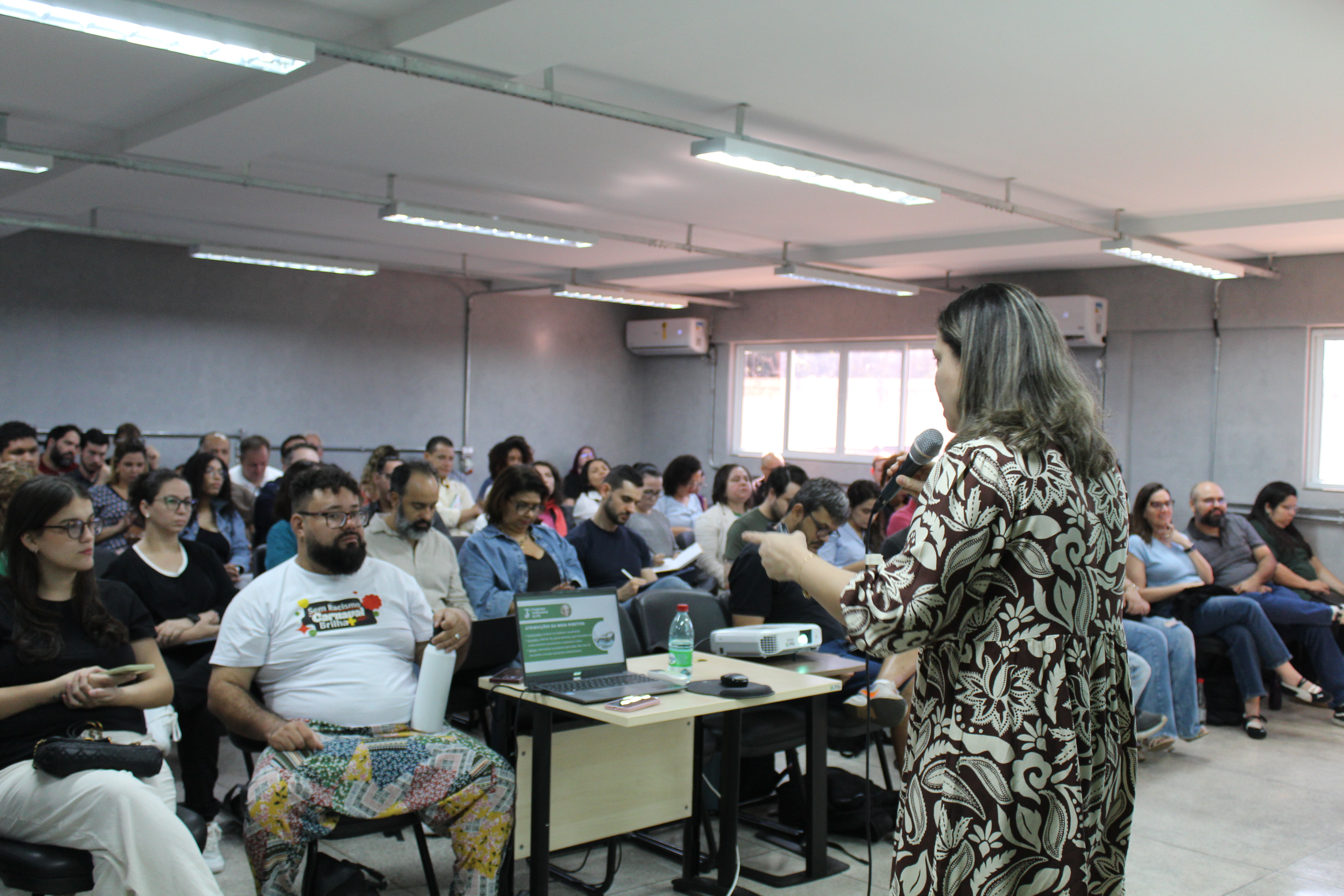 Servidores e estudantes que vão participar diretamente da Etapa 2 do 3º Congresso Institucional reúnem-se em Goiânia
