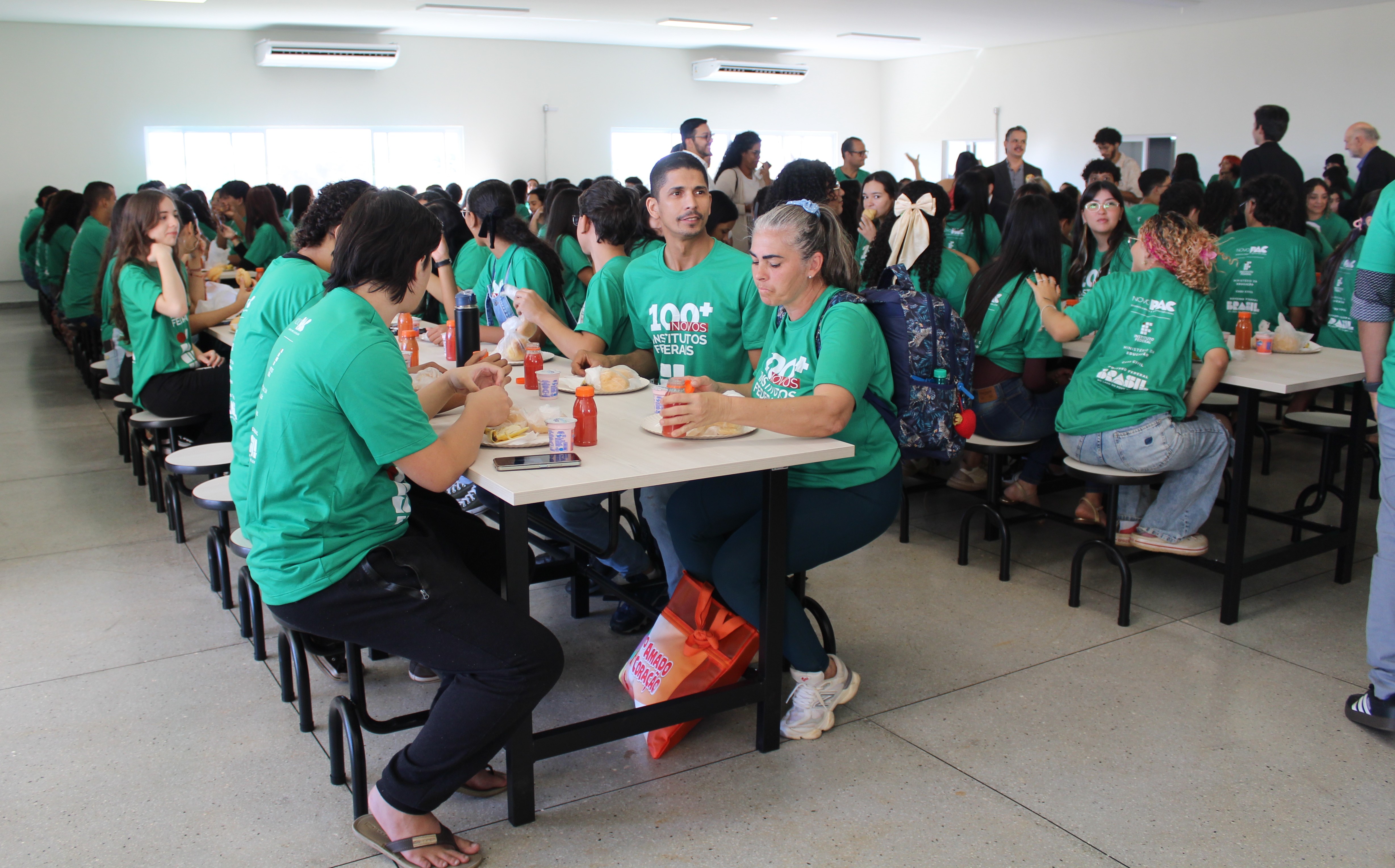 Estudantes tomaram cafe da manhã no restaurante