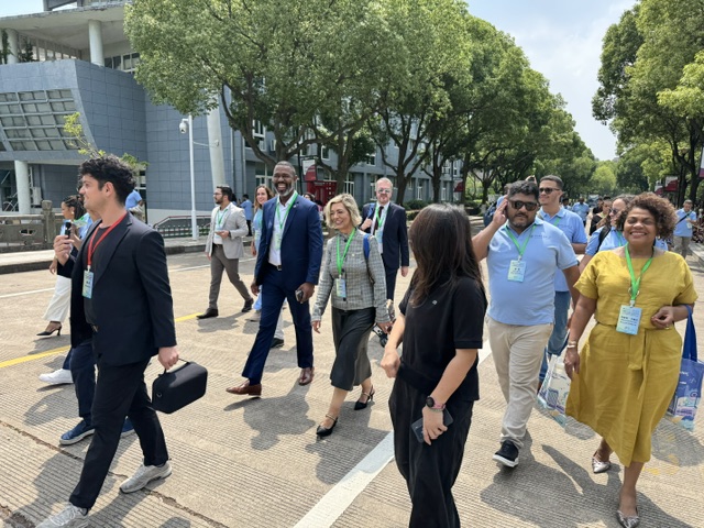 Comitiva participou de uma visita guiada pelo câmpus da universidade