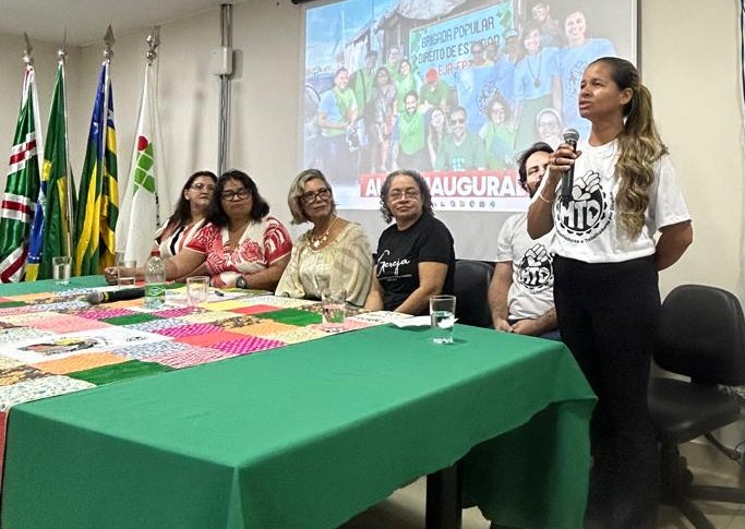 Mesa da aula inaugural do projeto de extensão, realizada no sábado, 11