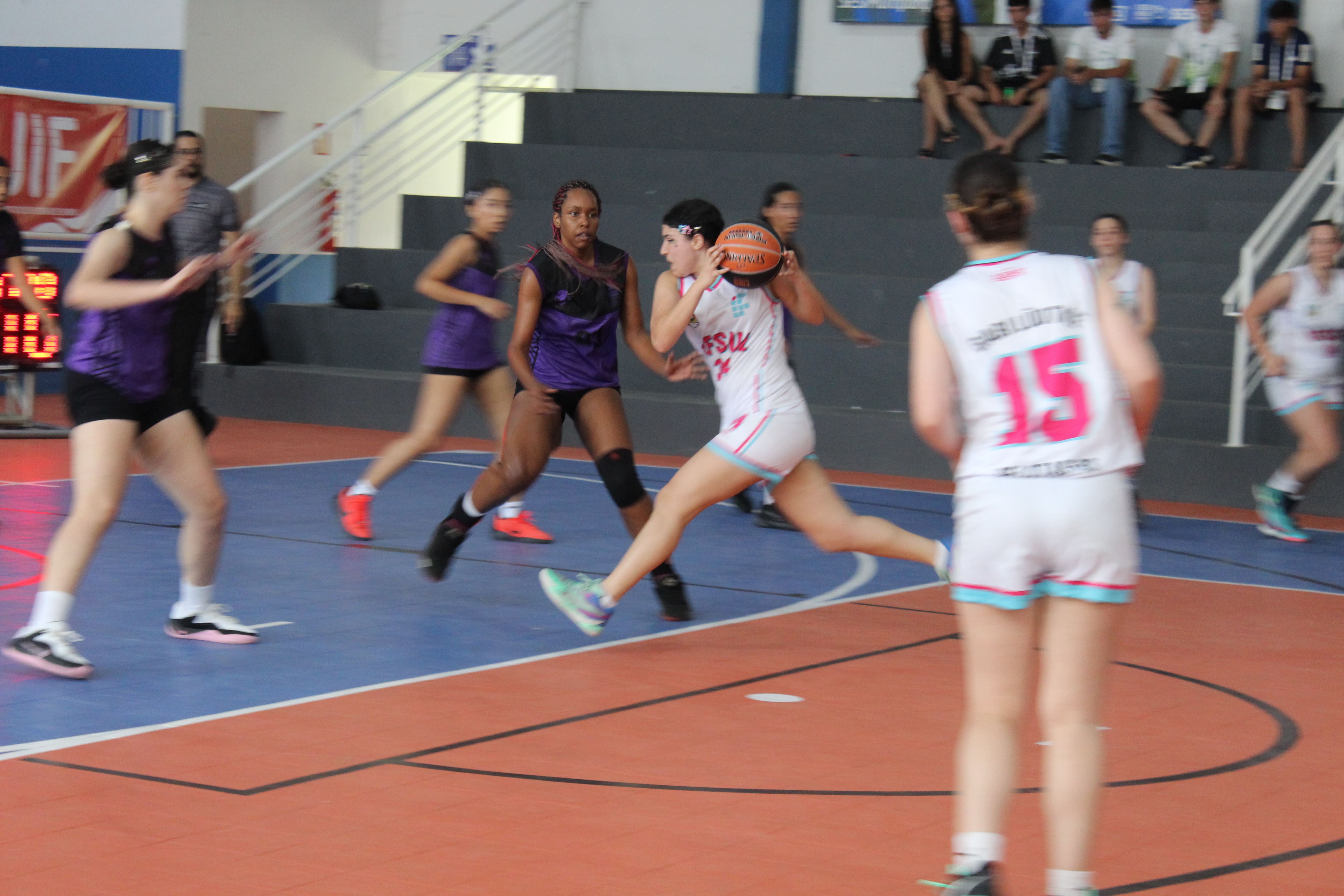 Disputa final do basquete feminino: IFMT foi campeão e, IFSul, o vice