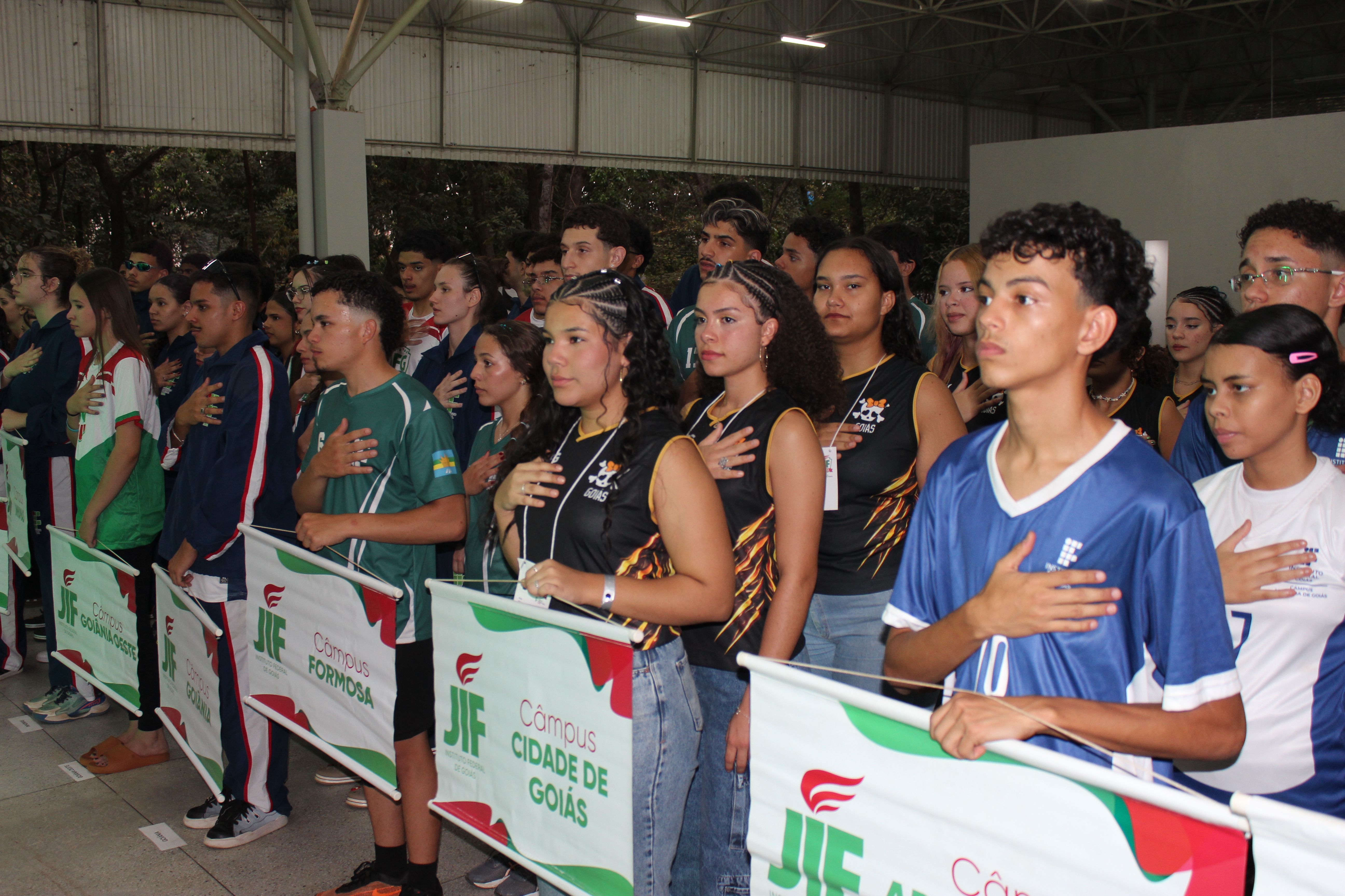 Atletas dos 14 câmpus do IFG participaram do desfile das delegações