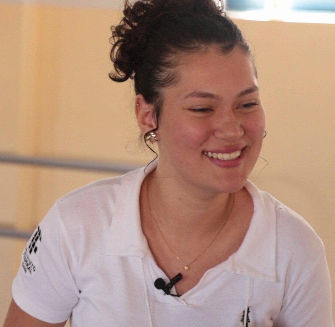 A atleta Jordana ganhou a medalha de ouro no xadrez