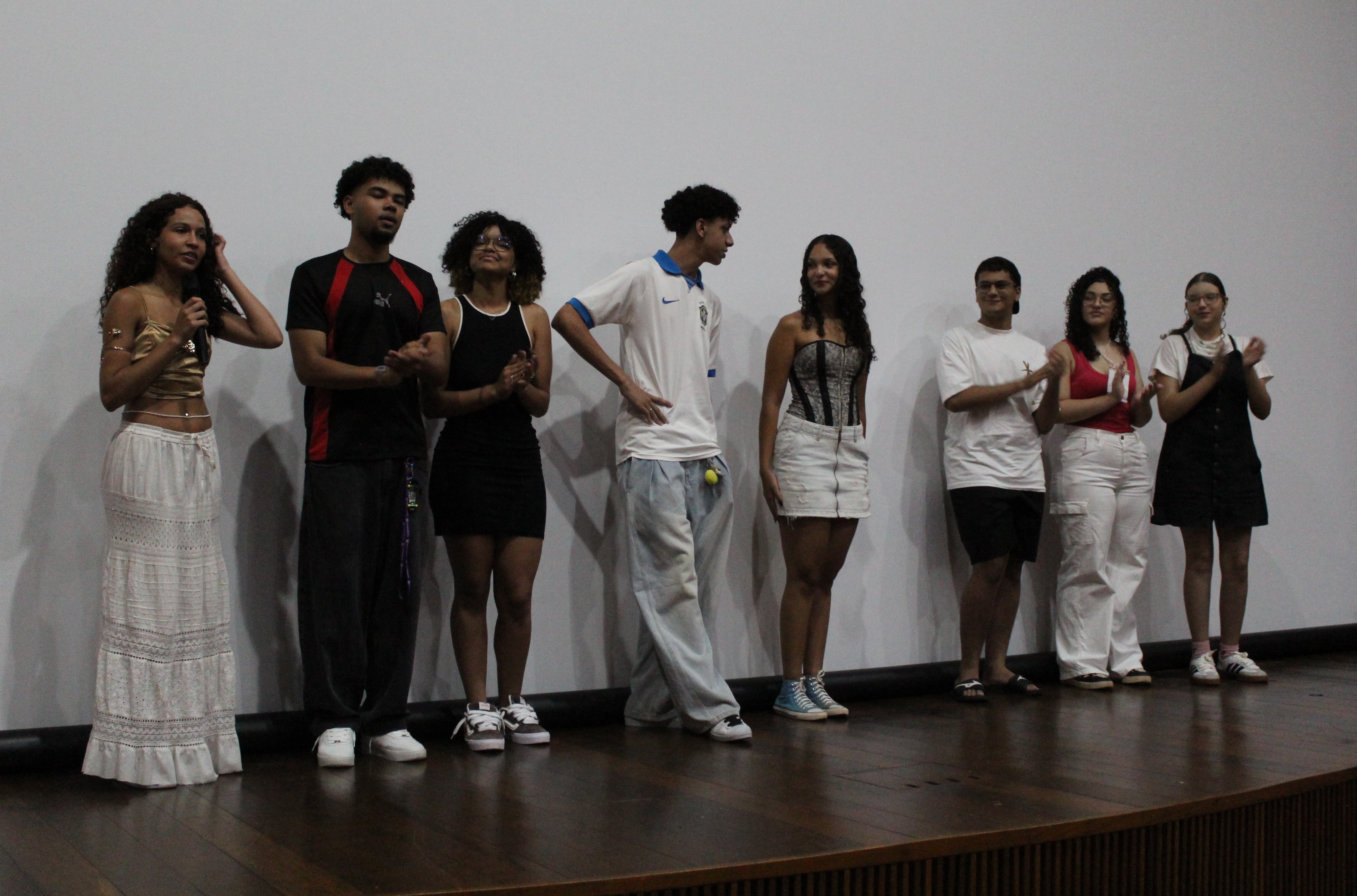 Estudantes realizadores na abertura da Mostra Curtas do IFG