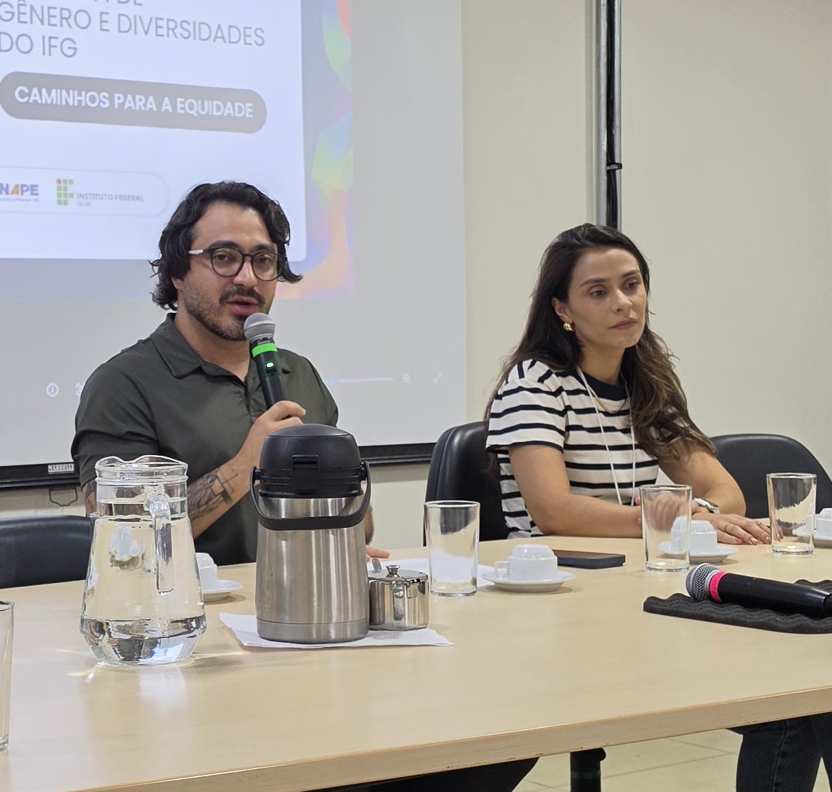 O pró-reitor de Ensino, professor Tauã, presidiu a abertura representando a reitora Oneida Irigon. Também compôs a mesa a professora Gabriela