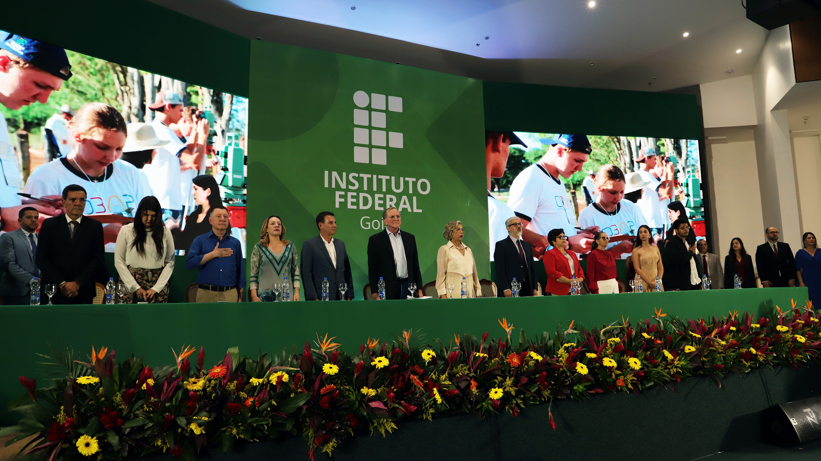 A reitora do IFG presidiu a mesa da solenidade de posse coletiva dos diretrores-gerais, composta por autoridades